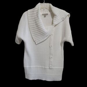 Beautiful off-white short-sleeved sweater